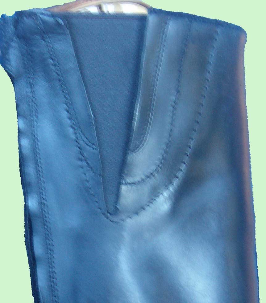 Horse riding boot with the calf widened using new elastic